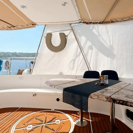 Alion Yacht 船屋 阿尔啼