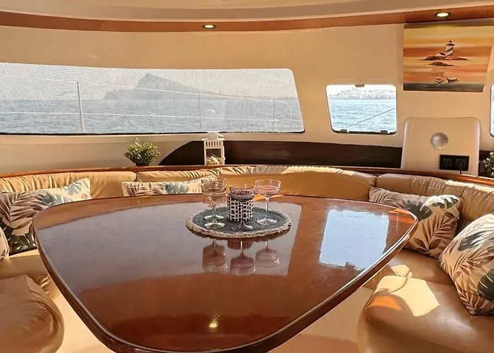 Alion Yacht Hotel en barco
